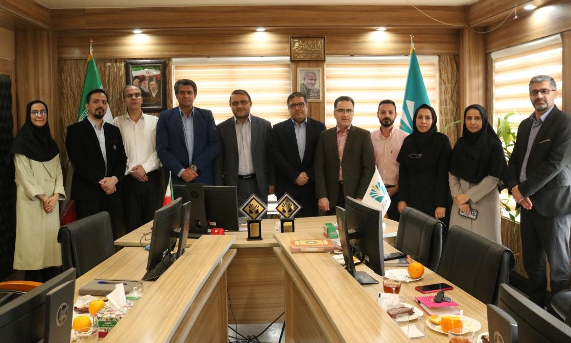  نشست صمیمانه هیأت رئیسه دانشگاه با اعضای هیأت علمی دانشکده گیاهان دارویی